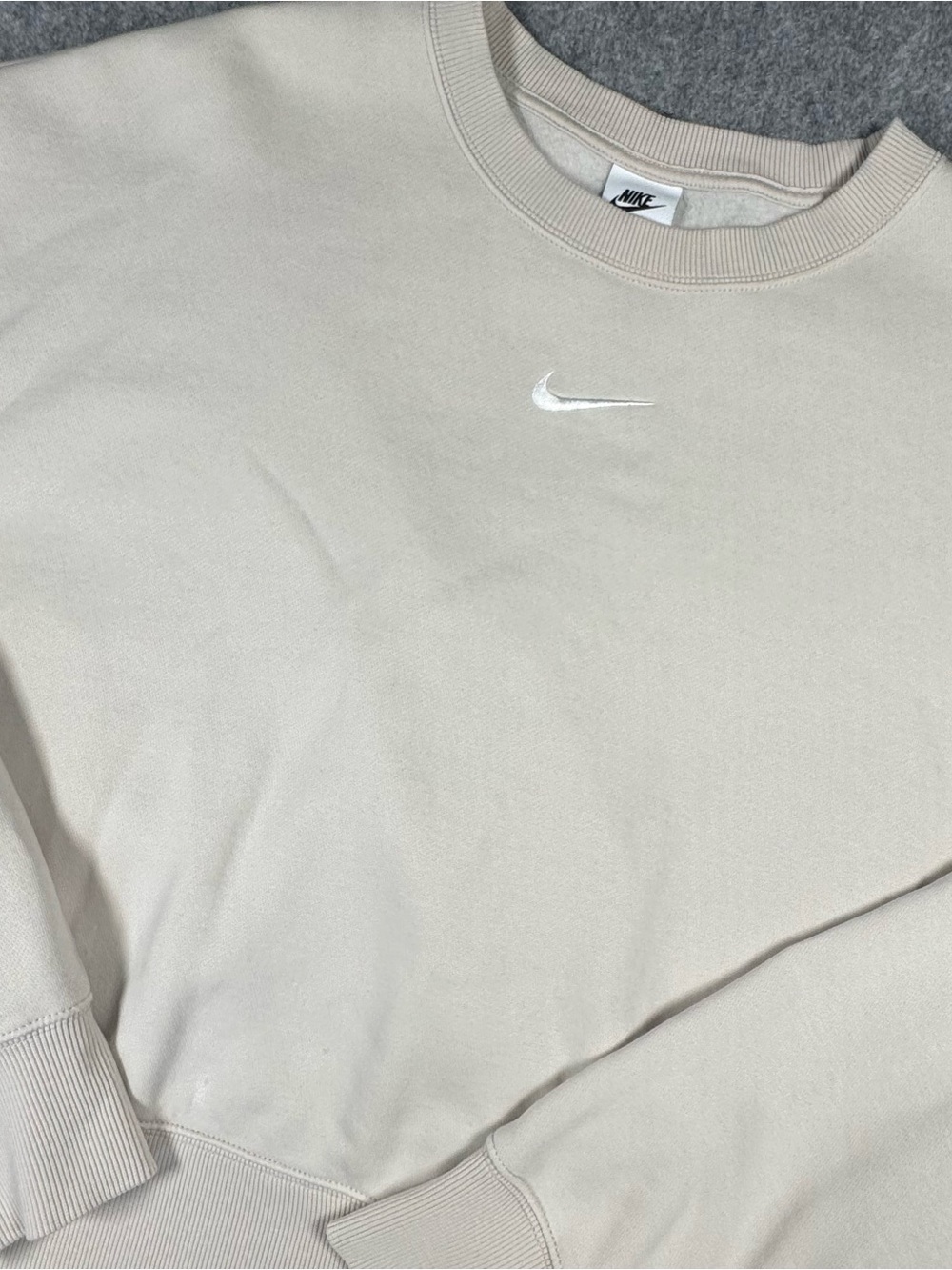 Nike Oversized Cropped Crewneck Sweatshirt Beige Womens XLarge Center Swoosh